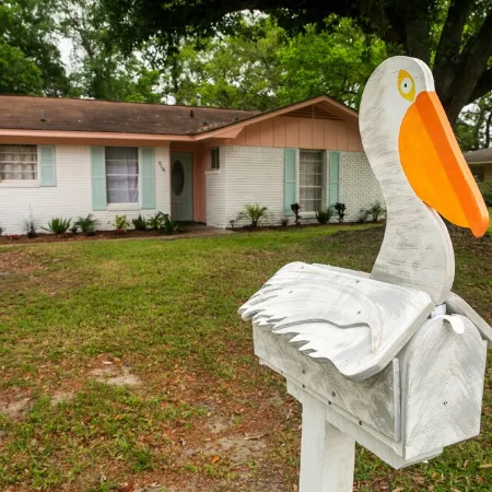 Charming cottage near beach: Fenced Yard, Firepit, Pets OK, King Bed - Sleeps 8