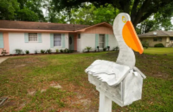 Charming cottage near beach: Fenced Yard, Firepit, Pets OK, King Bed - Sleeps 8