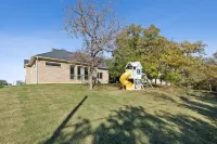 Luxury Family Estate near Dallas w/ games & outdoor living,  sleeps 22