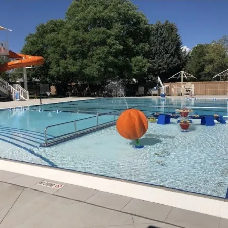 Newly Remodeled, Sleeps 12, Quiet neighborhood near it ALL, Pet Friendly