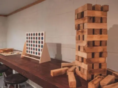 Modern Chalet with Hot Tub & Fire Pit at Lake Wallenpaupack 帕爾邁拉酒店