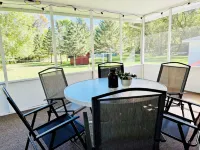 Countryside Home, Dog Friendly, Large Yard, Near Several Lakes