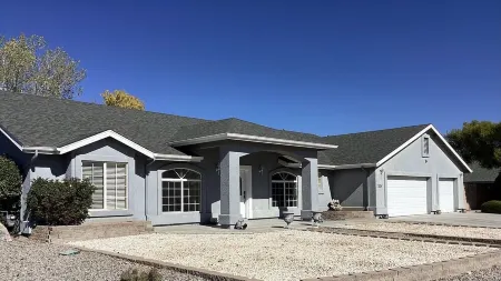 Cozy home in beautiful Prescott, Az. Minutes from downtown. Отели в г. Явапаи