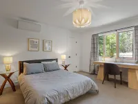 Boothbay area -- Newly renovated, near ocean, short drive to Botanical Gardens Hotels in Southport