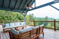 Jewel of the Woods - Magnificent Views from an Incredible Lodge!