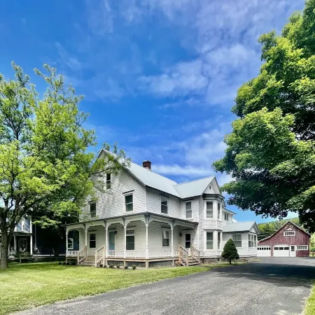 5 Bedroom Home Near Cooperstown, Dreams Park & All Star Village. Sleeps 13.