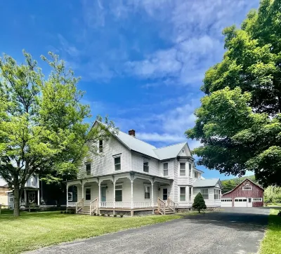 5 Bedroom Home Near Cooperstown, Dreams Park & All Star Village. Sleeps 13.