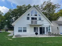 Wampler's Lake Cottage - Bathtub