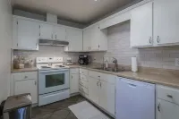 Beautiful Two Bedroom Home in Homewood, Minutes from Samford, Brookwood Hospital