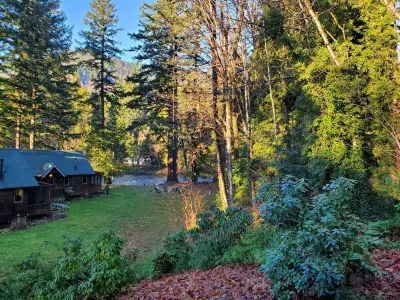 Log Cabin Inn - Cabin 12 on the Mckenzie River - minutes from Tokatee and Loloma