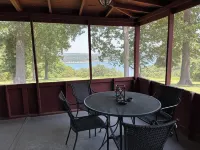 Quaint Family, Couples Cottage ON The Lake! Stunning View, Near Marinas, Trails