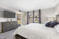 2-bedroom, 2-bathroom in the heart of Branson, MO. Walk-in Unit.