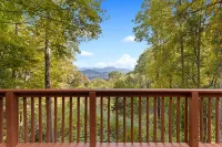 Comfy Lodge with Stunning Mountain Views