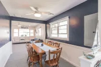 Pet-Friendly Cottage 1 Block to Beach Bay AccessDM SPECIAL SPRING PRICES