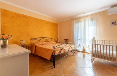 Superb "Tuscan" style cottage dominates a magical landscape, welcomes families.