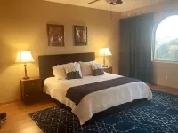 Light-filled New Mexican Villa with Mountain Views Hotels in Rio Rancho