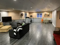 Gorgeous Lower Level Apartment Retreat Các khách sạn gần Quail Ridge Golf Club
