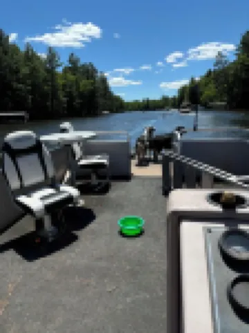 Lake front cabin on the Eagle River chain. Pet friendly. Pontoon for rent.