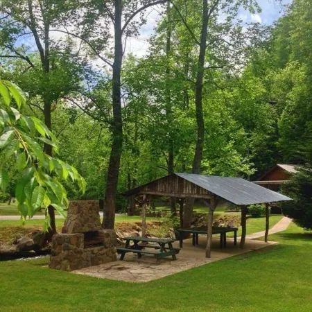 Creek Front Family Getaway in the Great Smoky Mountains with Hot Tub