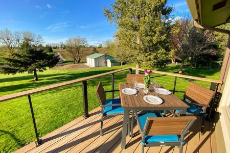 Tipsy Rooster-Country Elegance