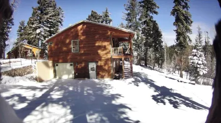 Beautiful & Cozy Mountain Cabin- less than 5 mins to Burro Street Отели в г. Клаудкрофт