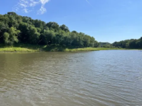 Create Memories at our Modern Waterfront 1 BR Apartment: Hike, Sip Wine, Relax! Hotels in Shawangunk