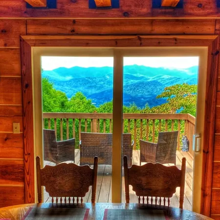 Cabin, Mtn. Views, w/Hot Tub, Min’s to Asheville or Black Mtn., 3K SF 3 Story!!!