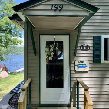 Private lake-front cabin with walk-in access to water, next to state park.