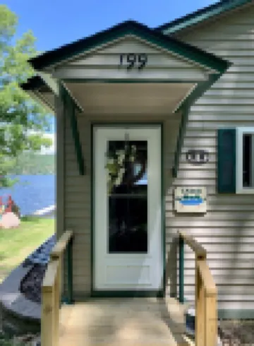 Private lake-front cabin with walk-in access to water, next to state park.