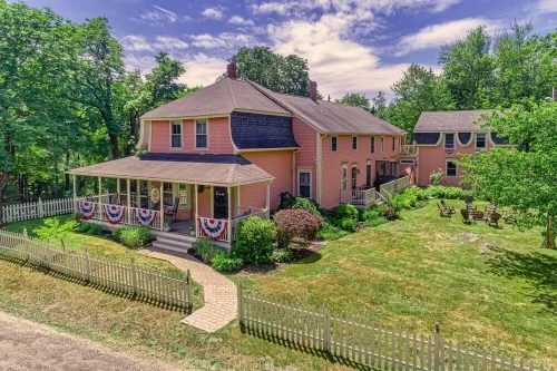 Experienced Host! Steps to Beach! 7Br Island Retreat w/ Firepit, Bikes, Porches Hotels in Long Island