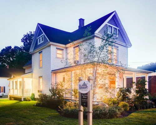 Charming Resort in the Heart of Bemus Village on CHQ Lake Hotels in Bemus Point