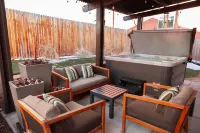 Luxury Home, Hot Tub, Child/Pet-Friendly, Cool Art