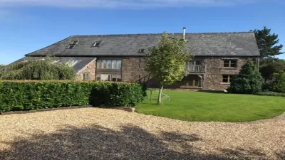 Beautifully appointed property at the foot of the Black Mountains. Hotels in 