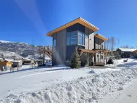 3 BR, 3 Bath Lux Mod Mtn Sngl Fam. Home- Near Skiing! Amenities! Monthlys Avail. Hotel in zona Dillon Reservoir