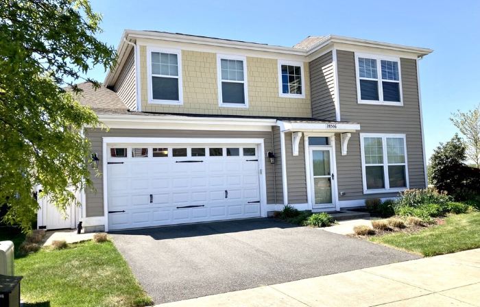 House sleeps 10, steps to pool, indoor/outdoor living, shuttle to Bethany Beach