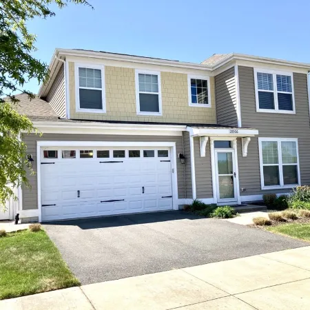 House sleeps 10, steps to pool, indoor/outdoor living, shuttle to Bethany Beach