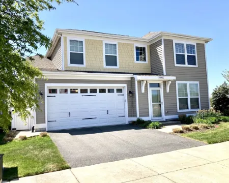 House sleeps 10, steps to pool, indoor/outdoor living, shuttle to Bethany Beach ミルビルのホテル