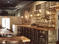 Lincoln’s Loft - Speakeasy Suite Hoteles en Condado de Logan