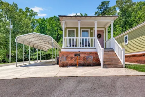 Cottage #3 Fisherman's Landing / 2-Bed Fishing Cottage w/Covered Boat Shelter"