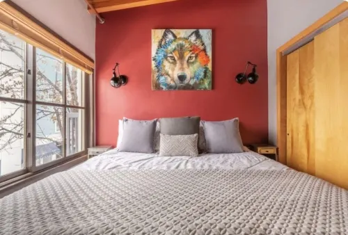 Hello Summer! Gorgeous 1 Bdrm on Main Street!