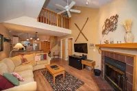 Luxurious MTN Retreat - On site Spa & Pool.