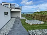 Maison Contemporaine vue mer et Piscine Intérieure Hotels in Locquirec