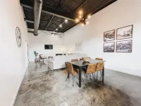 The Flats - Industrial modern loft within walking distance to downtown! マウンテン・ホームのホテル