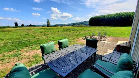 3-bedroom barndominium on a family farm in charming Clatskanie countryside