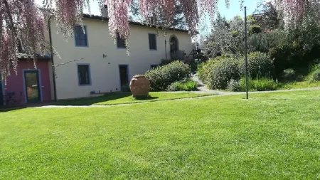 country house with garden ,pool,children's play area ,Tuscany,15 from Florence Отели в г. Сан-Кашано-ин-Валь-ди-Пеза