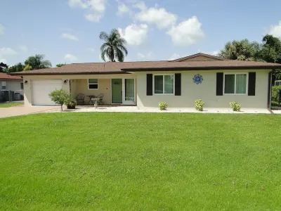 Paradise Central - Cozy 3 BR, 2 Bathroom home with heated pool & lanai Hotels near Gulfcoast Coin & Jewelry