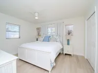 STUNNING TAMPA BAY WATERFRONT RETREAT~Close to airport, beaches, stadium & more!