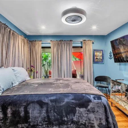 Celebrity Owned, 1800 sq. Feet, 3 Bdrm./2.5 Bath Art Filled Beachfront Property.