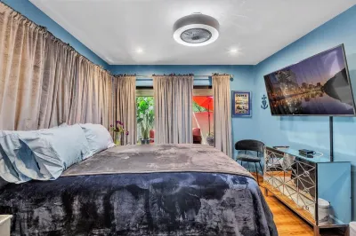 Celebrity Owned, 1800 sq. Feet, Art Filled Beachfront Property. Hotel in zona Culture Brewing Co | Solana Beach