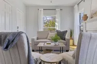 Quaint and Cozy Historic Home in Downtown Weatherford